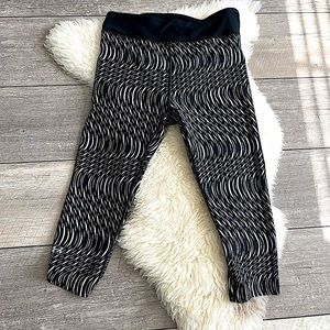 Under Armor Slimming Crop Leggings